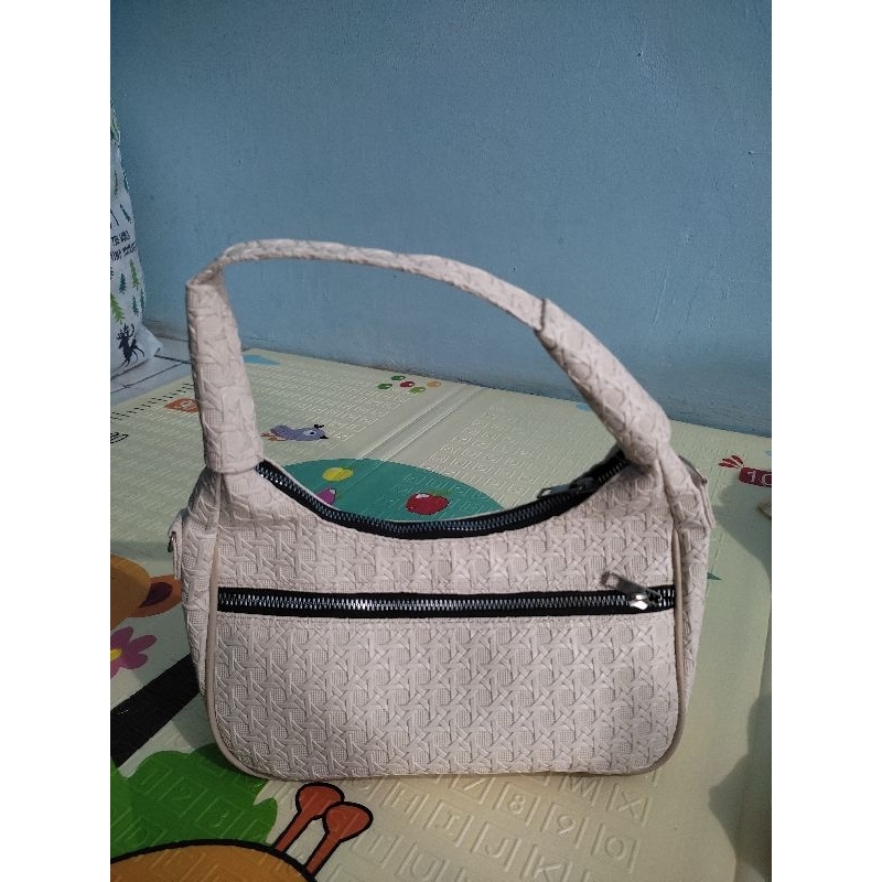 tas warna cream