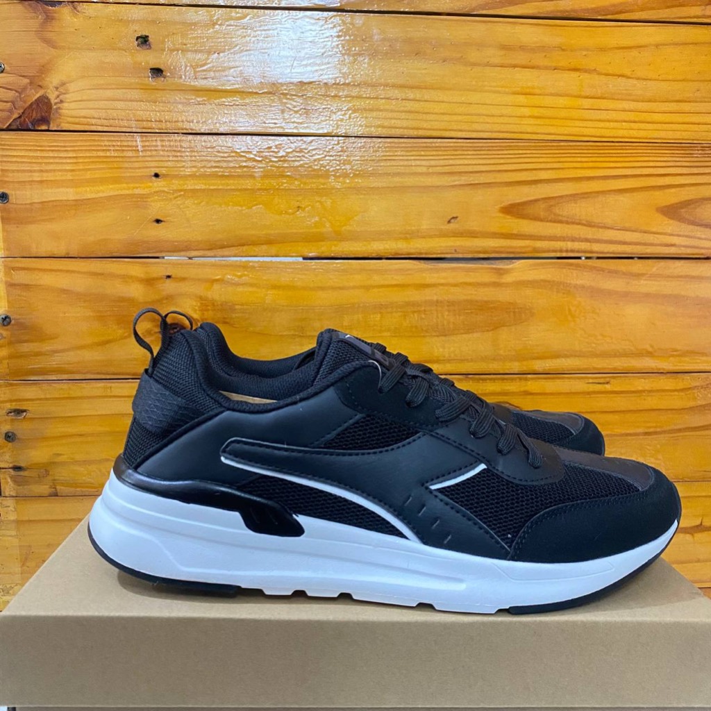 ONLY SIZE 43 SEPATU DIADORA PRIA BNIB Diadora MARTA BLACK WHITE Sepatu Pria Original COD SNEAKER SPO