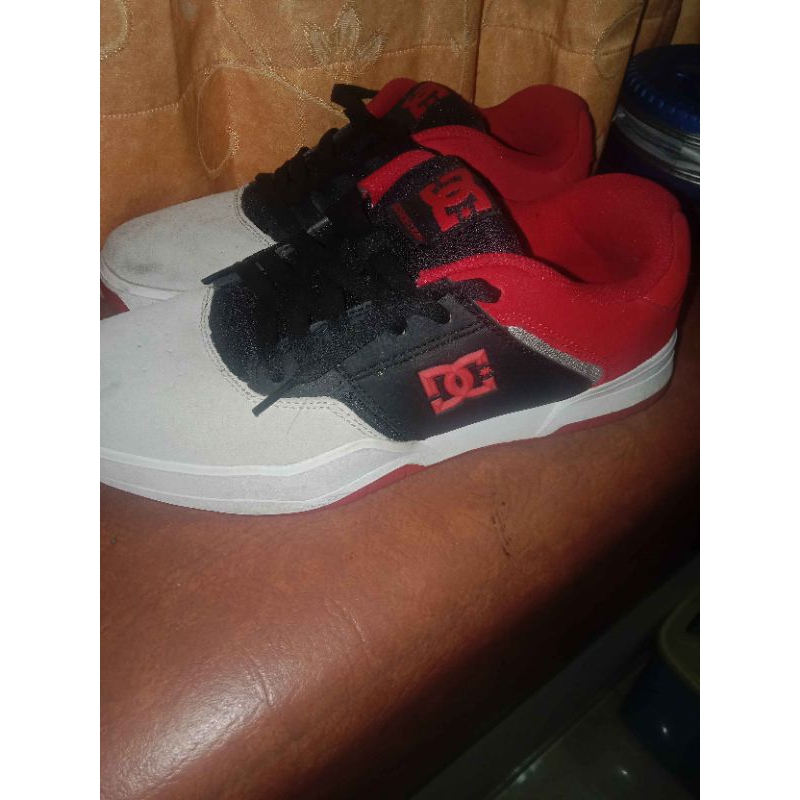 sepatu sneakers DC shoes preloved