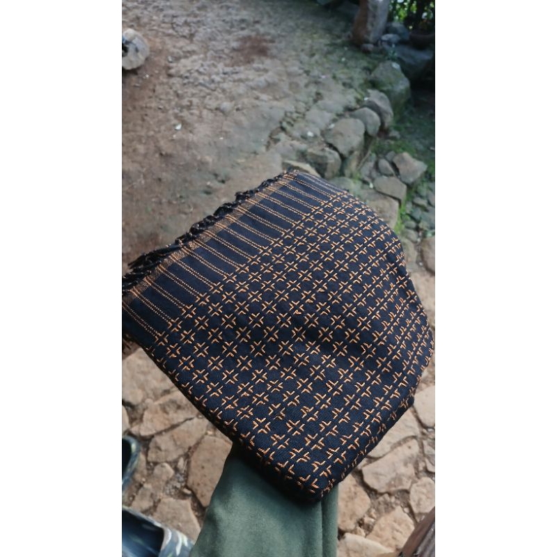kain tenun baduy,kombinasi warna hitam dan coklat