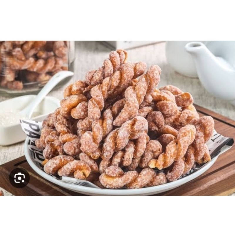 

jajanan untir-untir / kue tambang