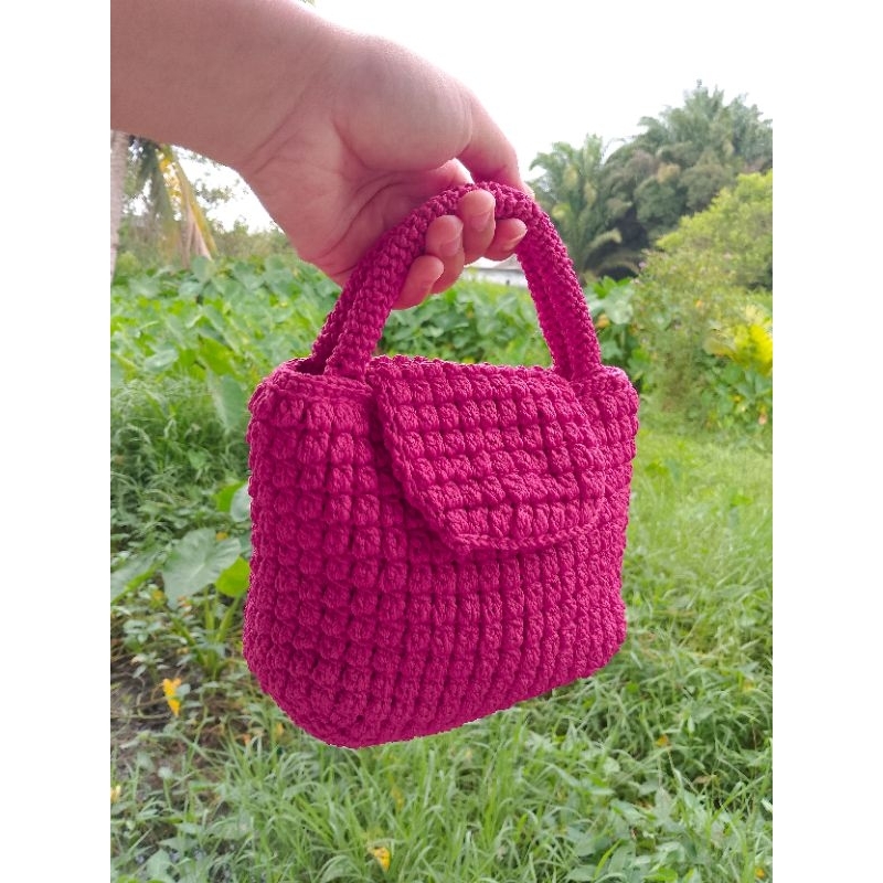 fusia phone bag rajut,tas rajut mini,tas rajut lucu,tas rajut kekinian,tas rajut untuk hp