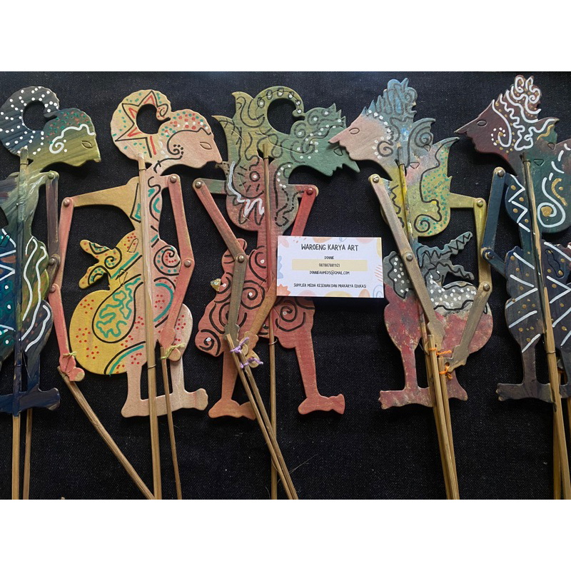 

wayang kertas karton hard bord sudah di warnai, ukuran 45x15 cm
