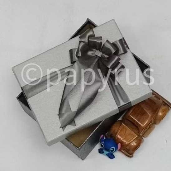 

PAPYRUS Kombinasi 15x20 Tinggi 5cm Kotak Kado Gift Box Hadiah V3