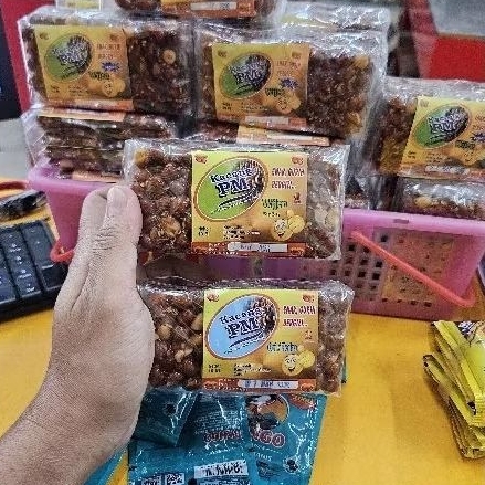 

ED 12.26 - PACK 10S - KACANG PM ISI 10 PCS RASA KACANG WIJEN PEDAS - ORIGINAL PEDAS