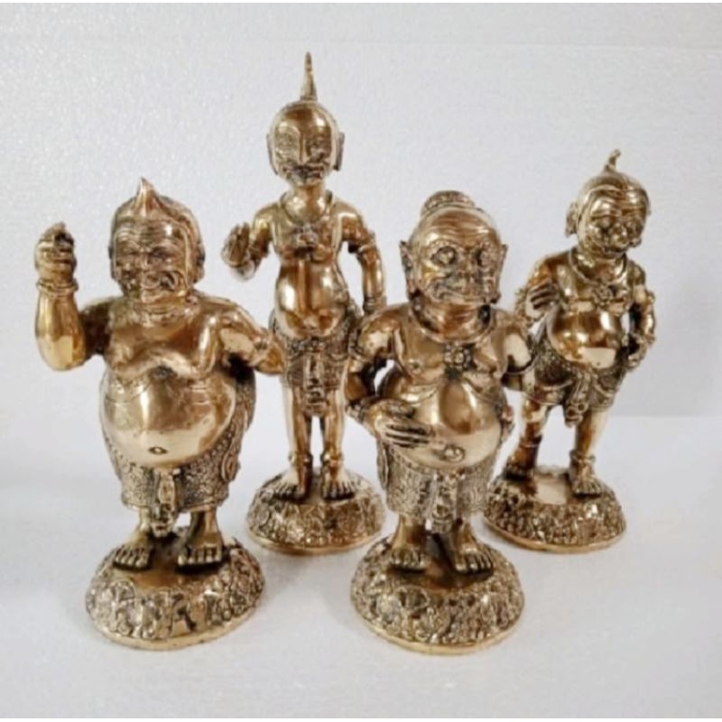 Patung Punokawan Kuningan