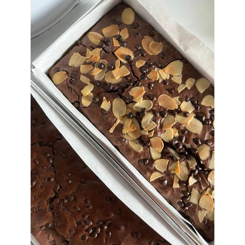 

Chocolate Brownies with Almond by “TIBA-TIBA BROWNIES”