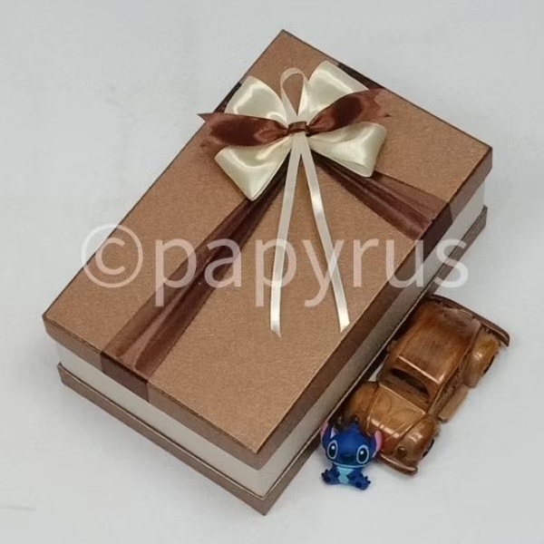 

PAPYRUS Sandwich 17,5x27,5 Tinggi 10cm Kotak Kado Gift Box V1