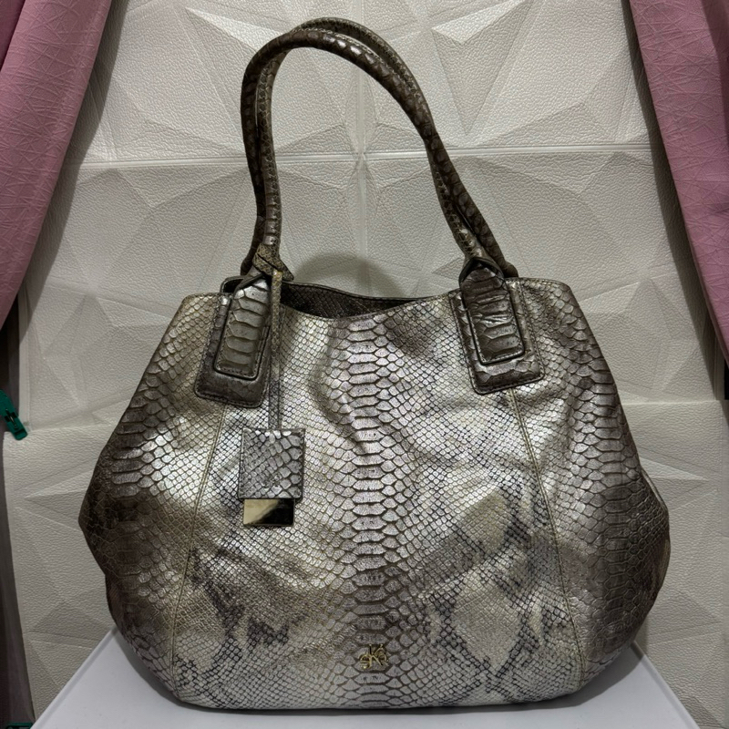 tas tote bag kulit sapi asli embose ular. tas hobo ekatrina silver.