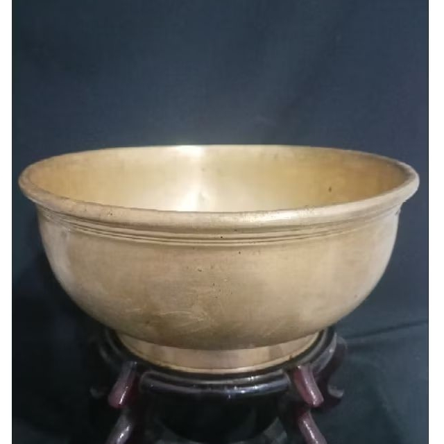 Bokor kuningan kuno Bibir tebal