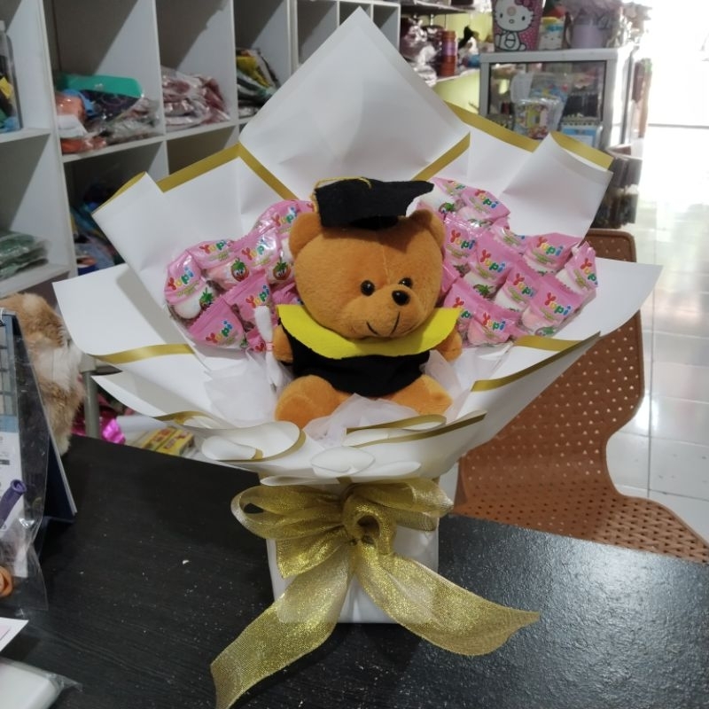 

bucket wisuda yupi
