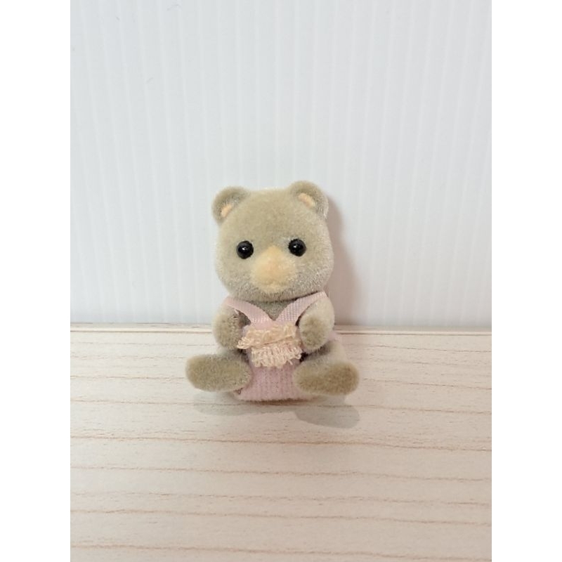 Sylvanian Families - Marmalade Bear Gray Duduk Baju Pink (Defect Menguning)