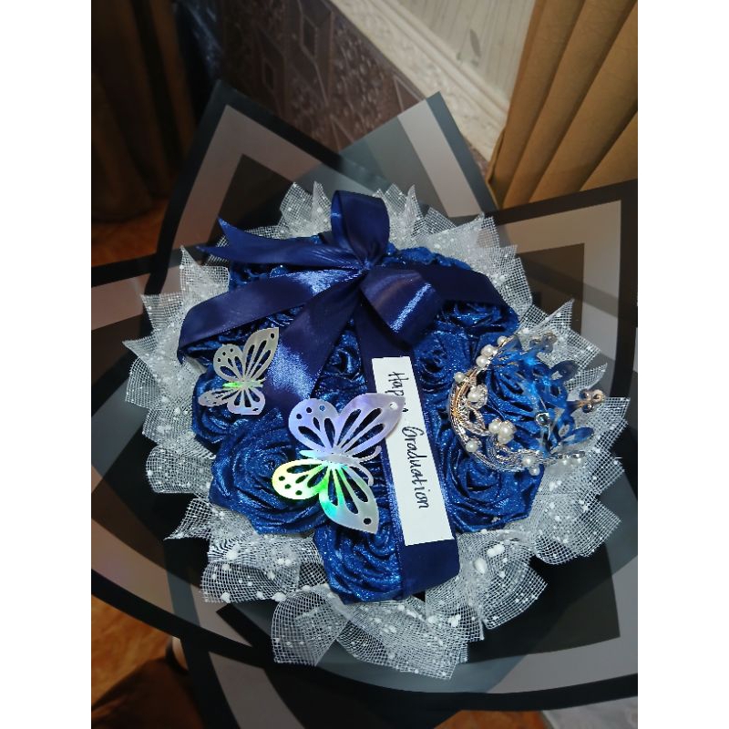 

BUKET BUNGA PITA SATIN GLITTER 15 TANGKAI PAKAI BACAAN