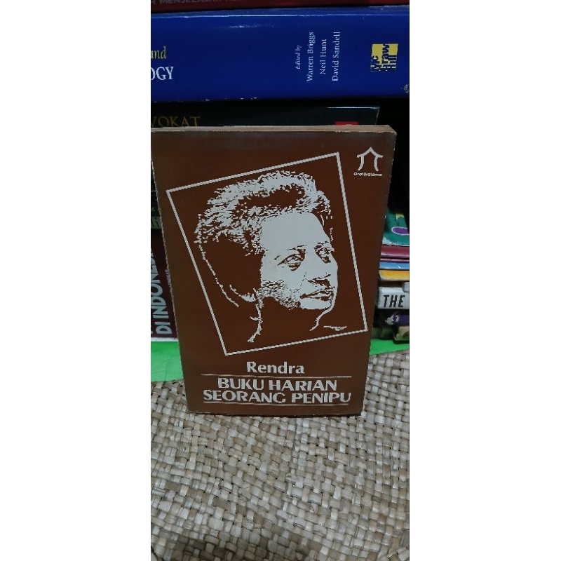 Buku Haria. Seorang Penipu Rendra