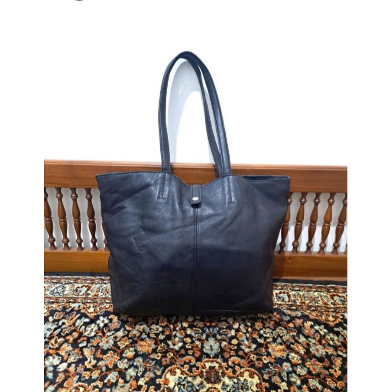 Tas tote bag riletto kulit hitam