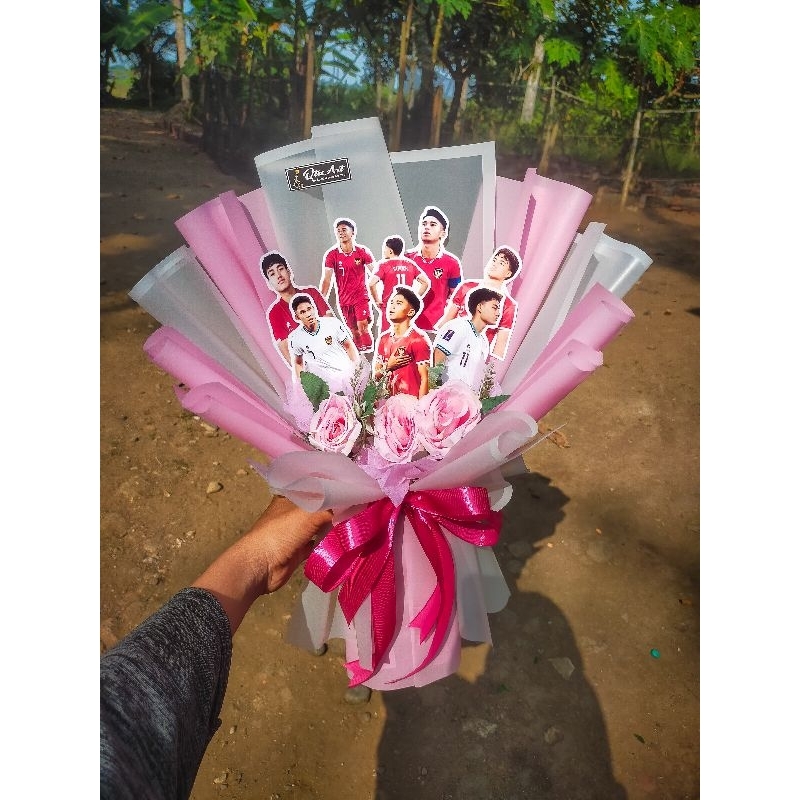 Buket Wisuda, Buket Bunga, Buket Ulang tahun, Buket Uang, Buket foto, Buket Foto Idola, Buket Murah,
