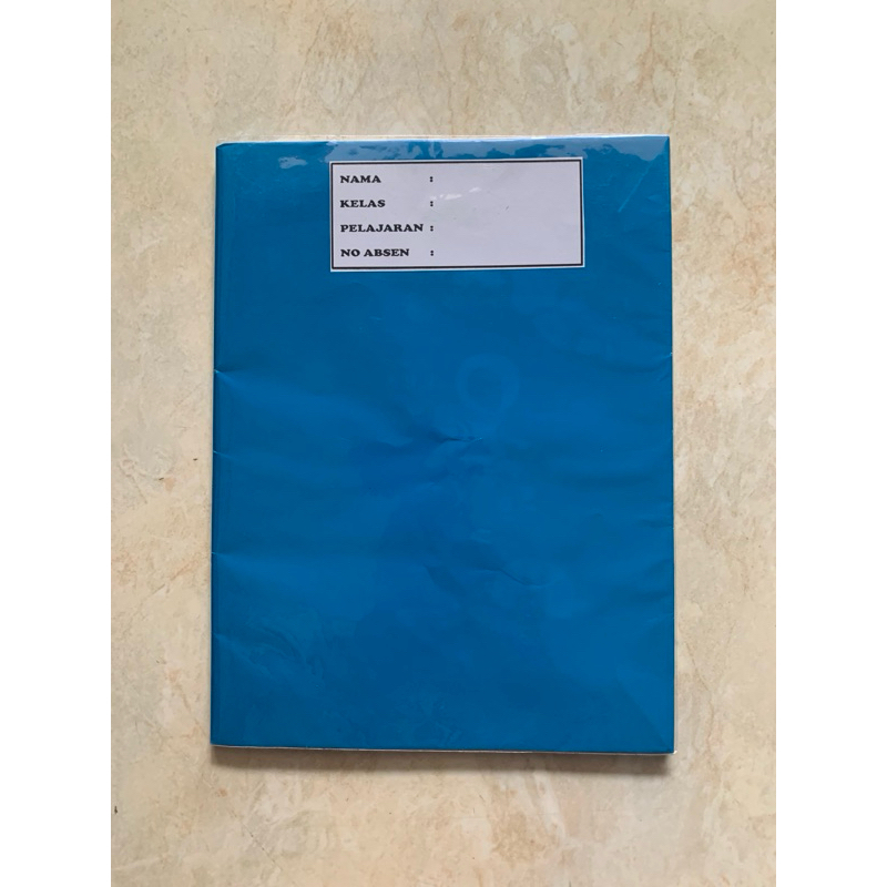 buku tulis sudah disampul sukung warna biru dan sampul plastik