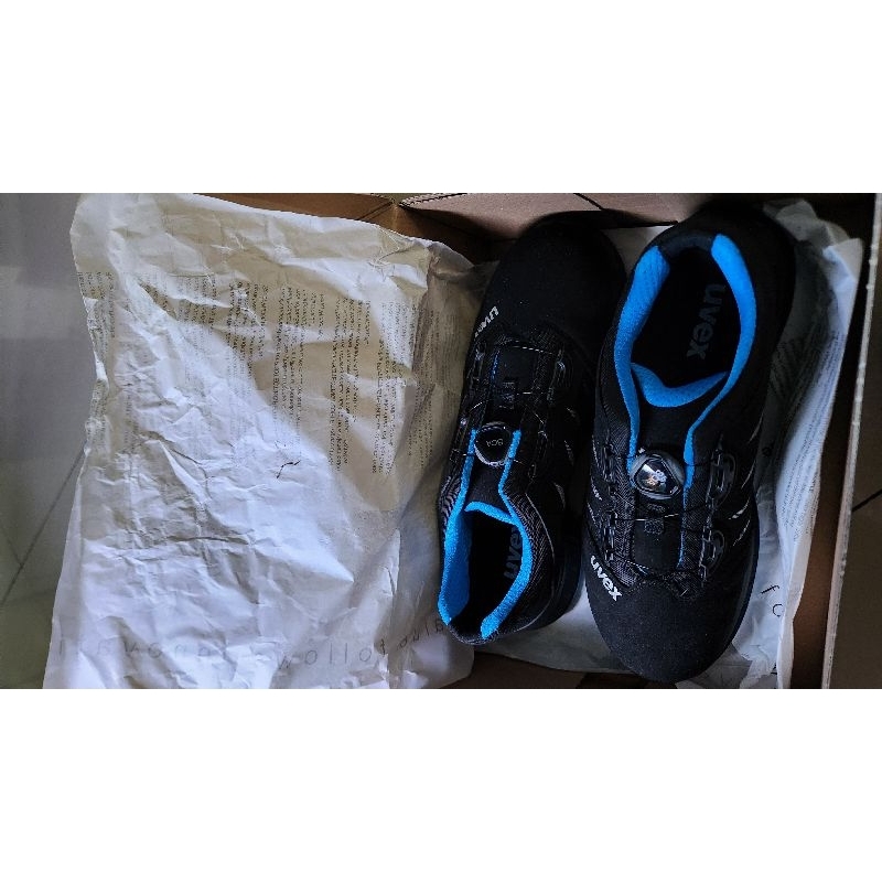 uvex safety shoes , original. (termasuk ongkir)