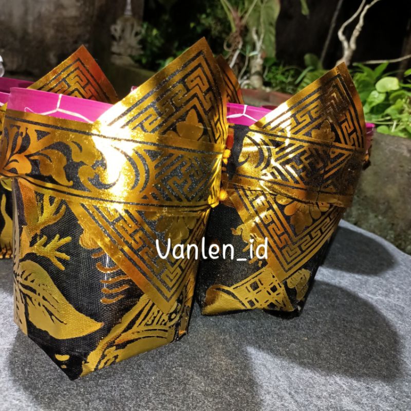 Sangku Payas Daksina Hitam untuk daksina linggih/persembahayangan