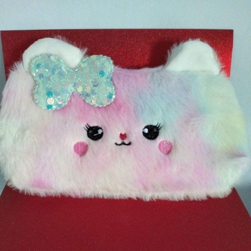 

kotak pensil bulu lucu berpita