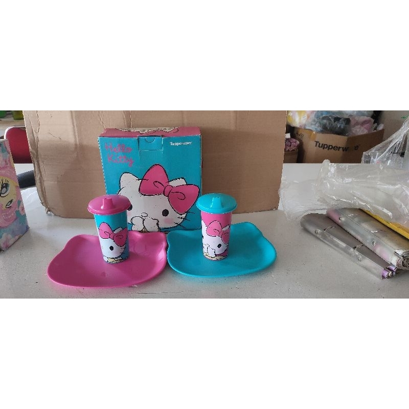 helloKittyTupperware