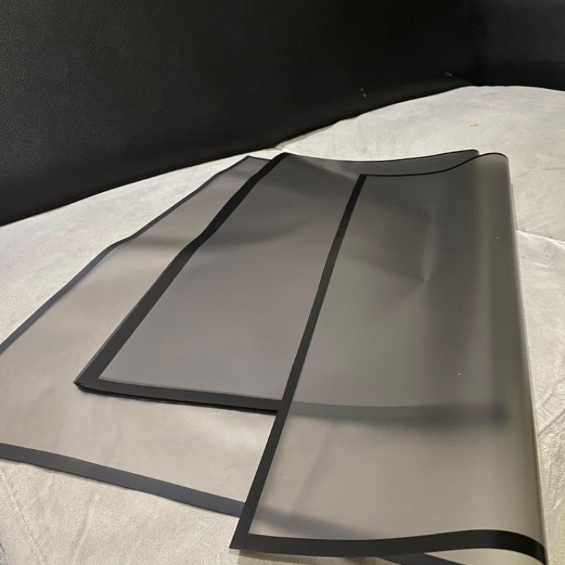 

Ready Stock 5 Lembar Kertas Cellophane Transparant Warna Hitam / Flower Wrapping / Kertas Buket Warna Hitam