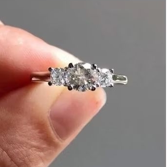 Cincin Emas Wanita Model trilogi