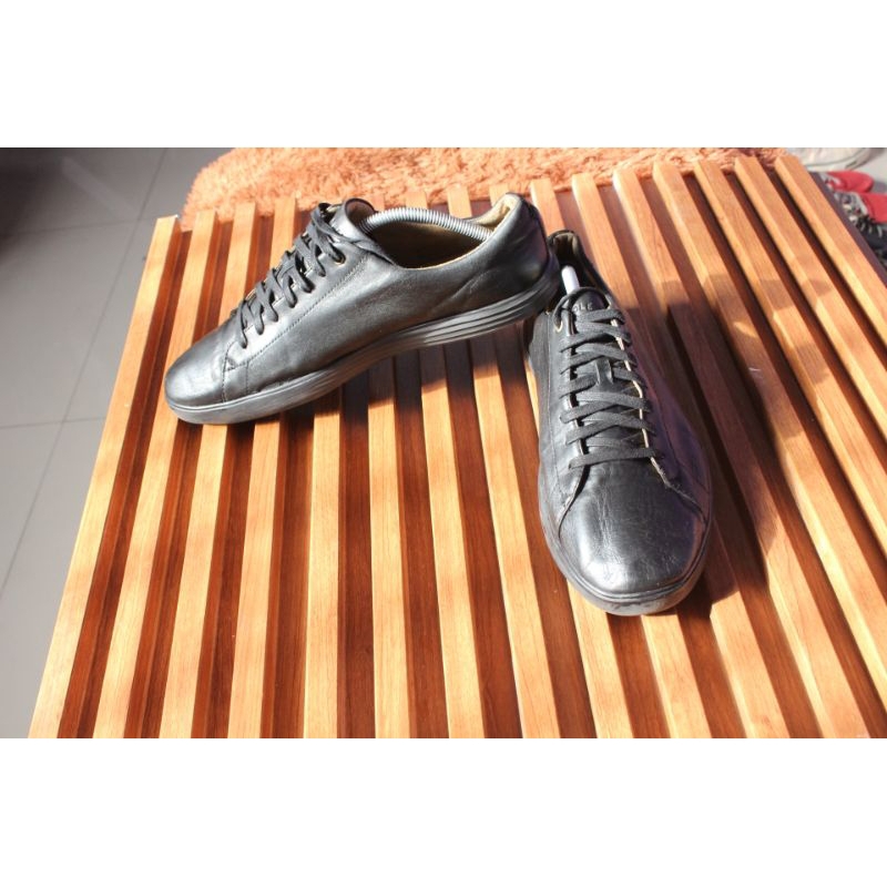 Sepatu sneaker keren full black ringan " Colehaan" size 43 insole 280