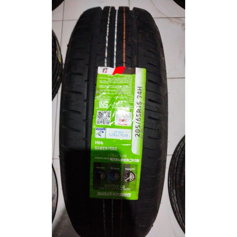 Bridgestone 205/65 r15 EP 300
