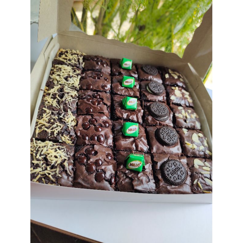 

Brownies Sekat varian Toping 1
