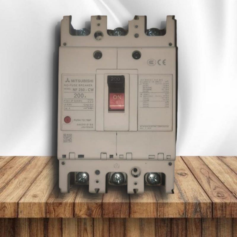 mccb MITSUBISHI 200A