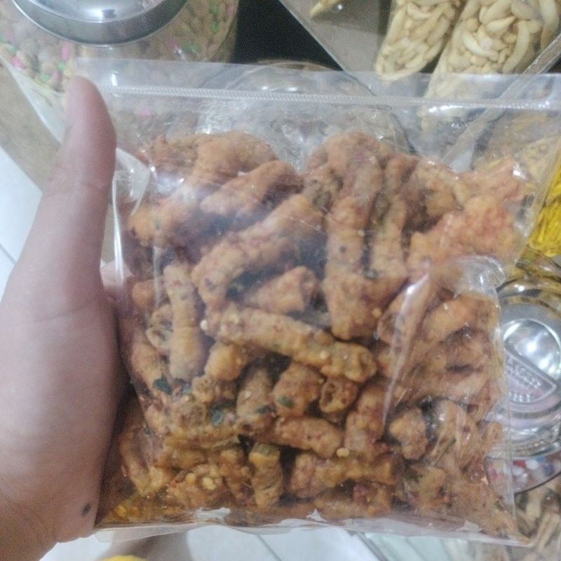 

usus crispy pedas daun jeruk