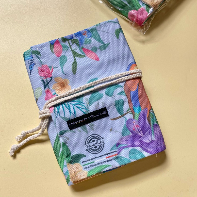 

Prismacolor x Frida Kahlo Colored Pencil Roll Case 72 Slots