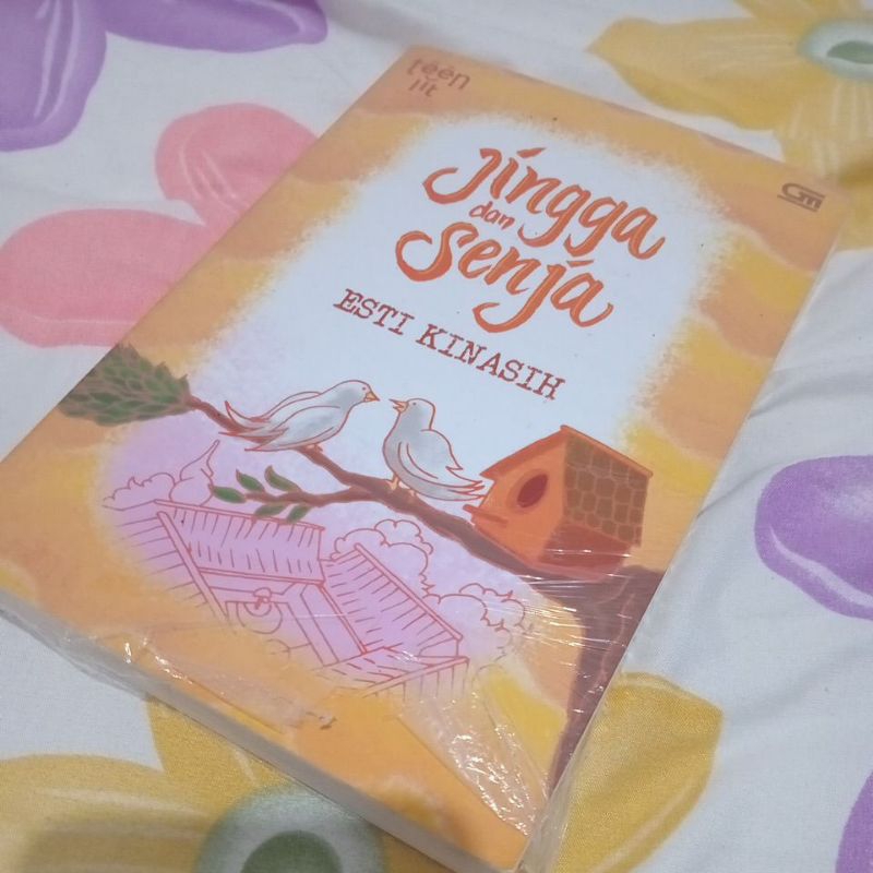 Jingga dan Senja - Esti Kinansih