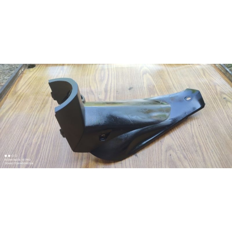 Leg shield Vega R original / tebeng tengah yamaha Vega R original / dex tengah Vega R original / lin