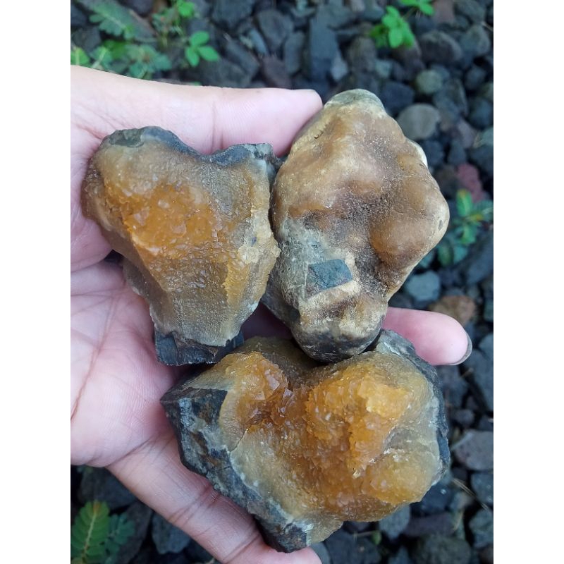 Tiga Bongkah Batu Kristal ManiGajah Natural Kalsite