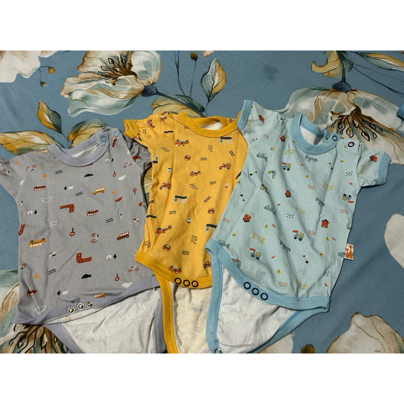 Preloved 1 Paket Baju Velvet Junior Newborn