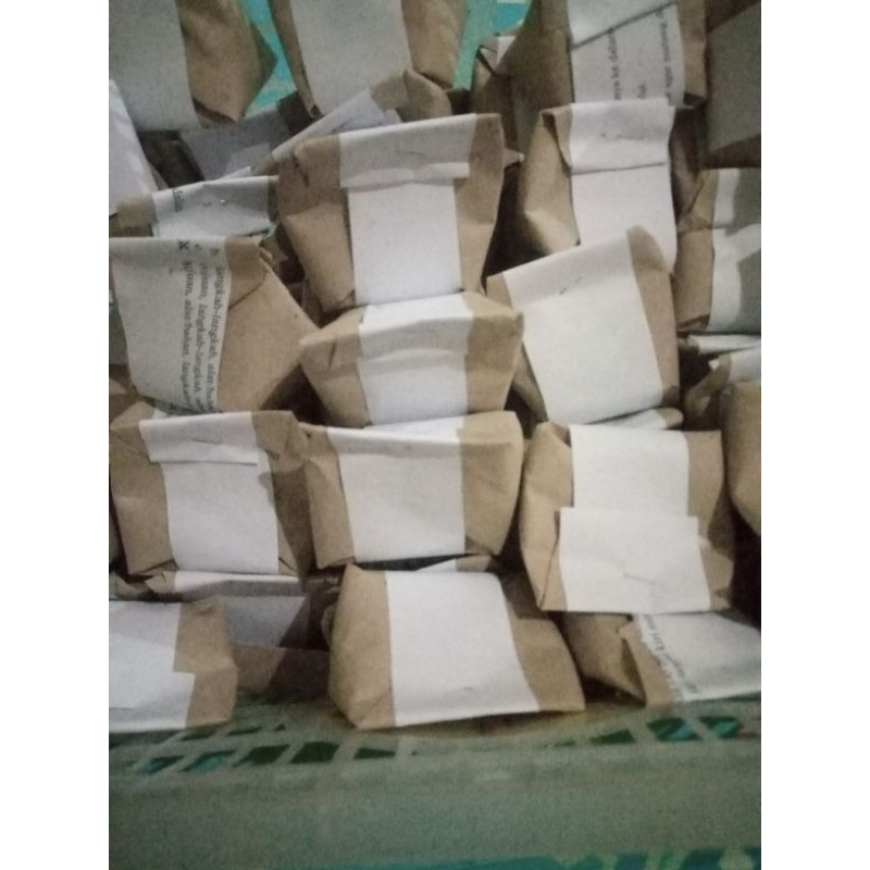

tape ketan manis di bungkus daun jambu