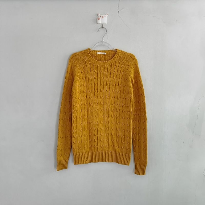 Preloved - Sweater Rajut Wanita