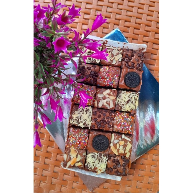 

Fudgy Brownies box / Hampers / Custom