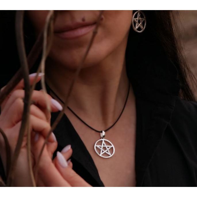 Kalung Pentagram Celtik Tali Hitam Pria Terbaru/Kalung anak Band metal