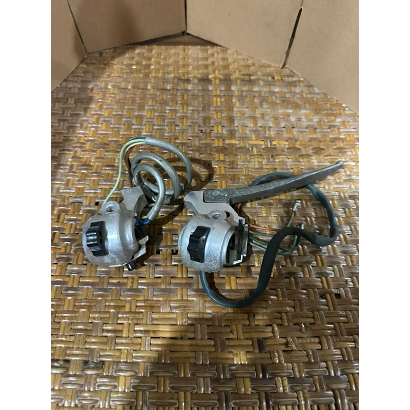 SAKLAR HOLDER KIRI KODE 030 C200 KANAN SET HANDLE HONDA GARENG C200 C110 ORIGINAL NOS