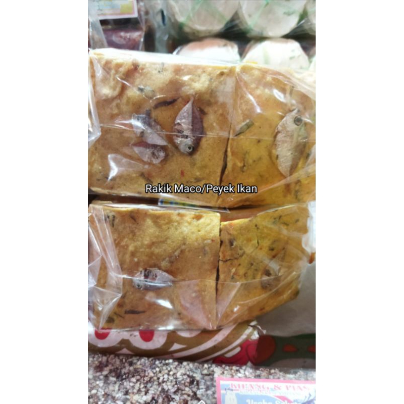 

Rakik Maco/peyek ikan asin khas Minang