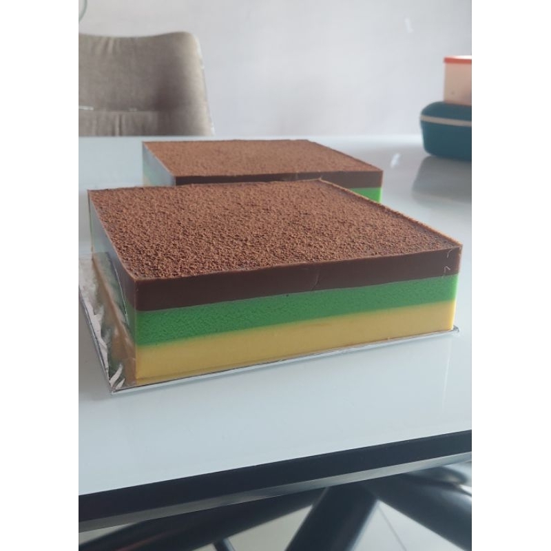 

Puding Tiga Lapis ukuran 20x20×6