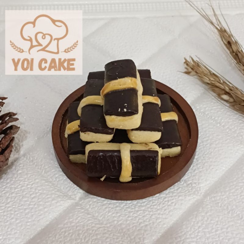 

Kue Kering Lebaran Premium Coklat Stik toples 600ml Beli 1 toples gratis 1 pouch Kue Semprit