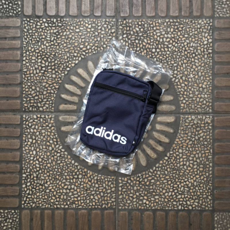 Tas Selempang Adidas Essentials