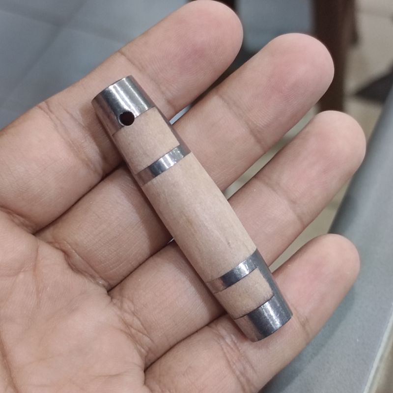 kalung cemeti kayu girang girang buatan nini imay