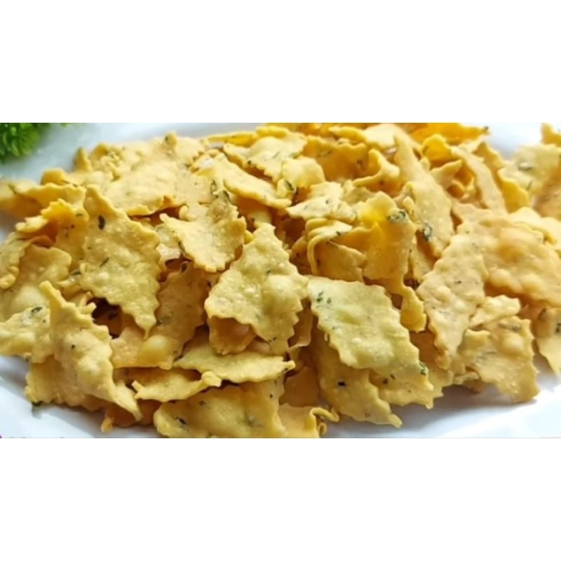 

100 gram kripik bawang kriuk gram / kripik pangsit