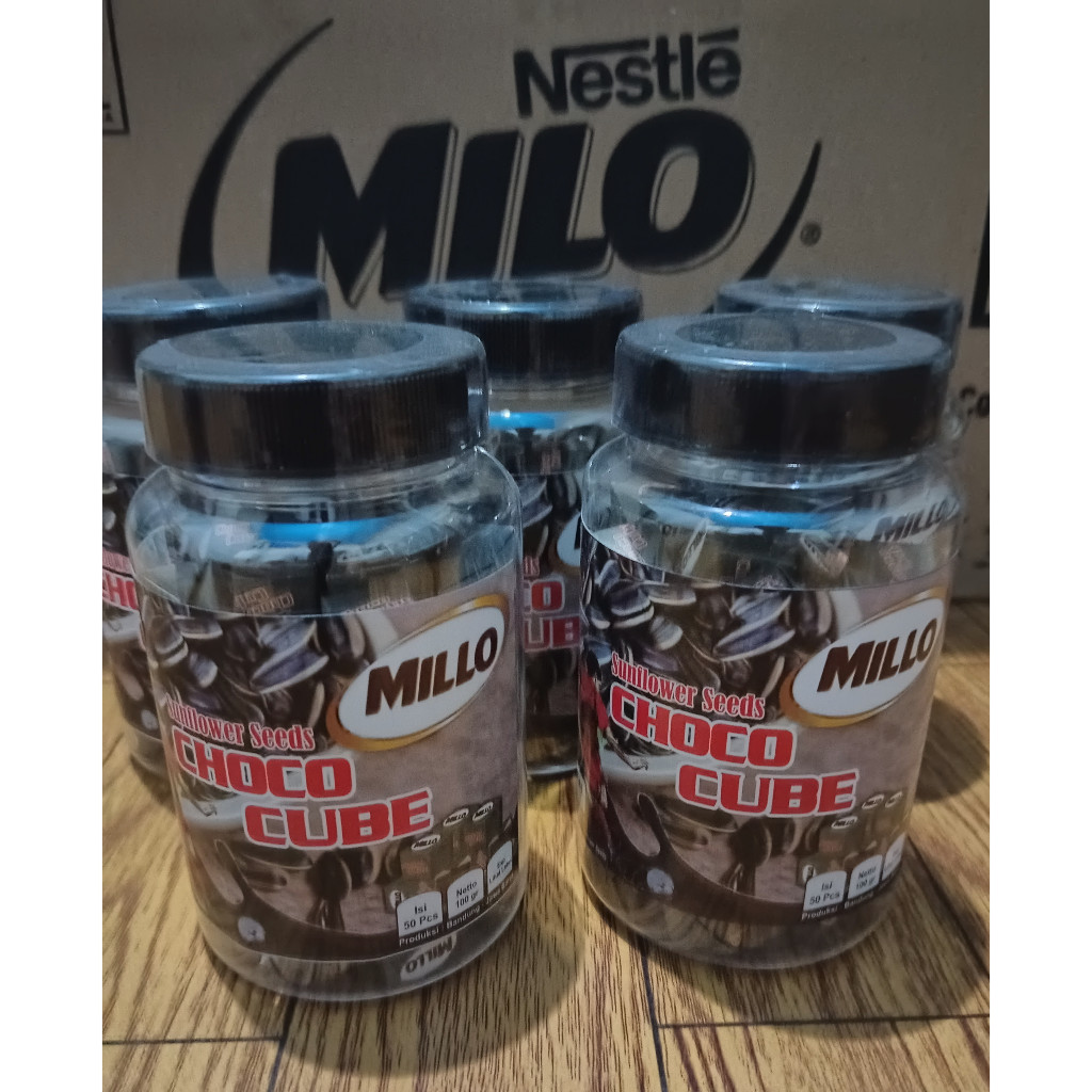 

Millo Cube Lokal Kwaci/Sunflower Seeds 5 Toples (Per Toples Isi 50 Cube)