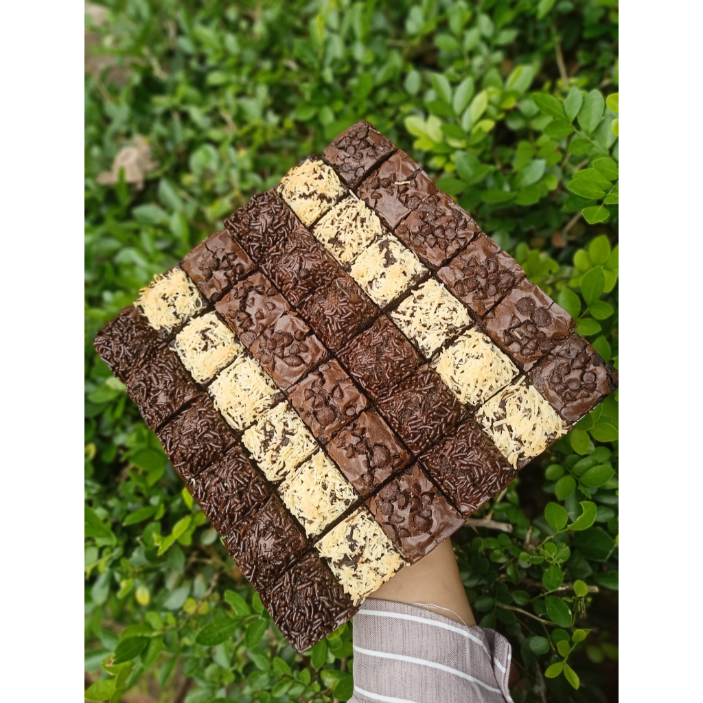 

FUDGY BROWNIES/BROWNIES SEKAT 20x20 (36)